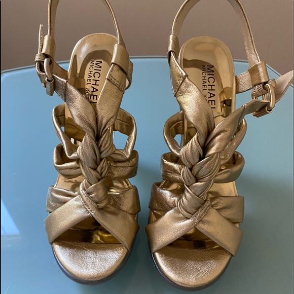 Michael Kors Gold  Knot Heels 4 “ Size 6 - Picture 4 of 10